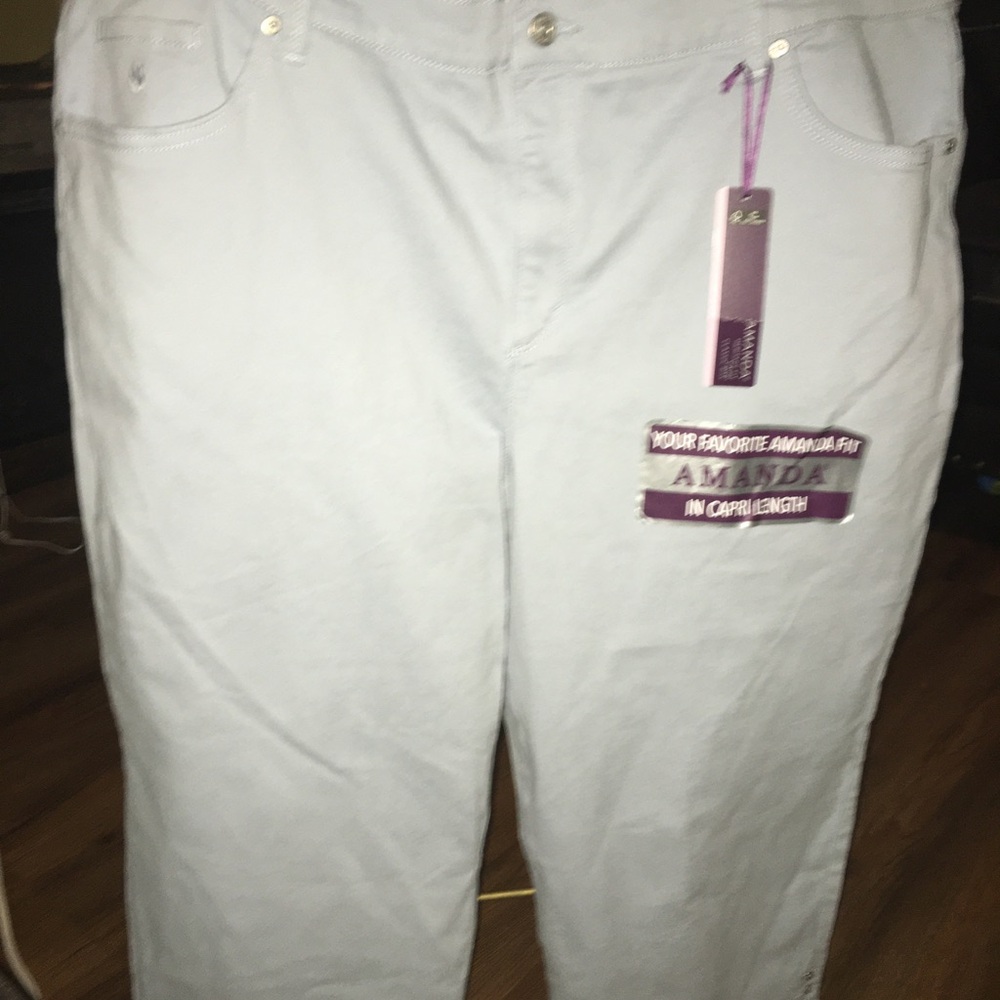Gloria Vanderbilt capri. Size 20